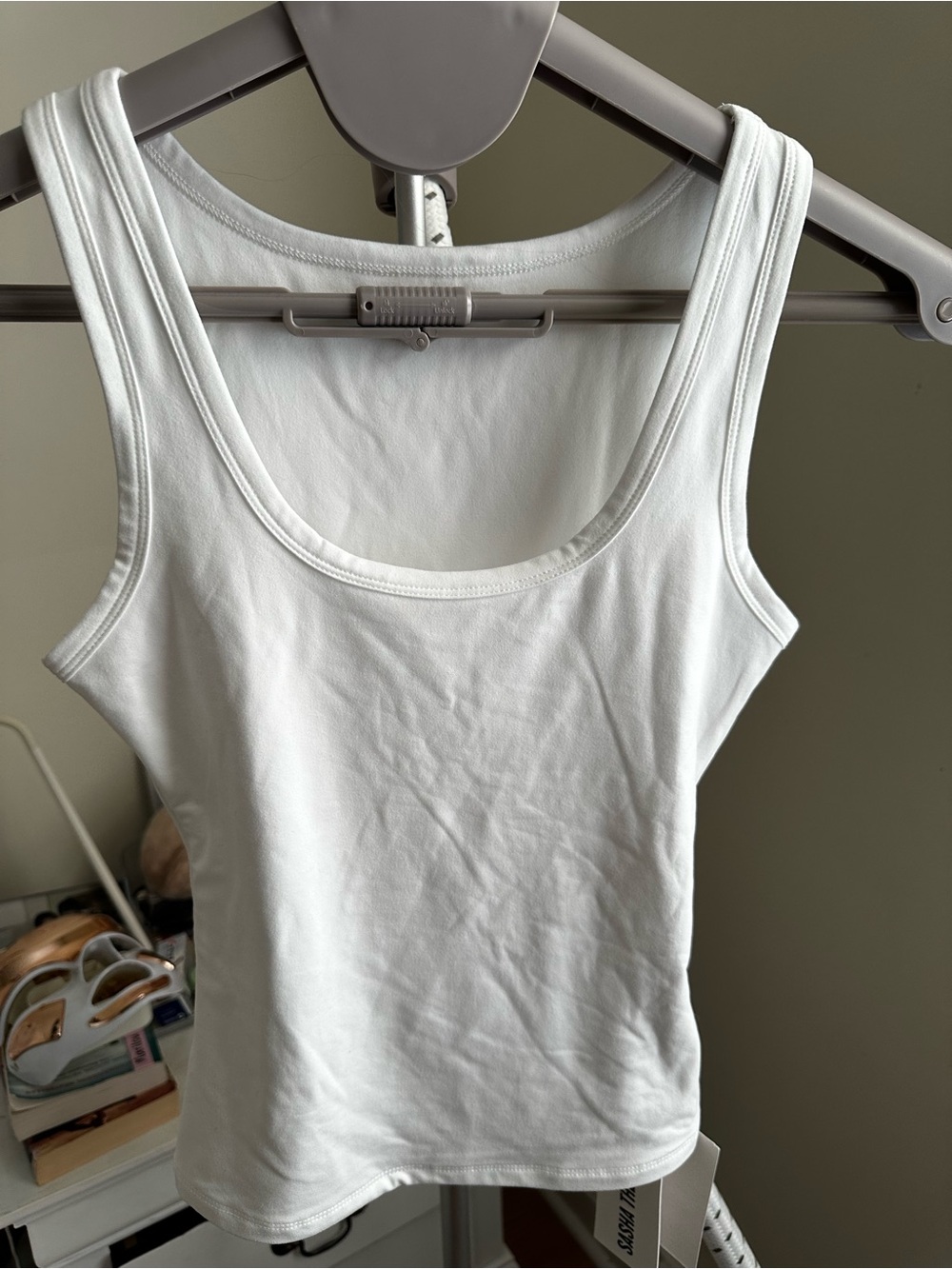 Women's White Scoop Neck Tank Top - Comfort Stretch